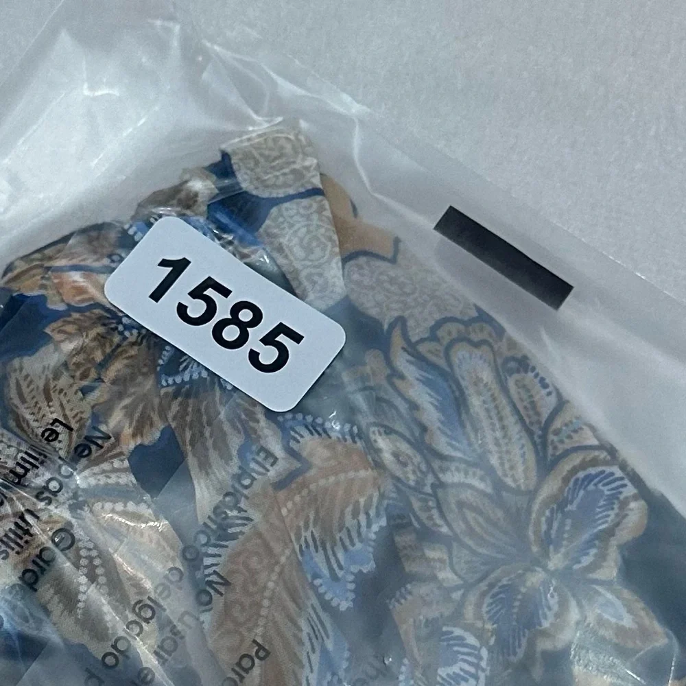 New! MINKPINK Quinn Navy Floral Crop Top 51585
